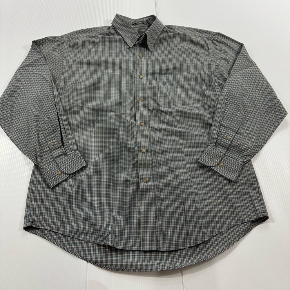 J87. EUC Van Heusen wrinkle free Men's Gray Plaid Button Down Shirt (M 15-15.5)